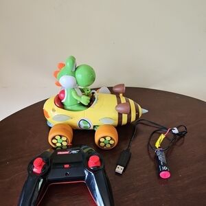 Nintendo Carrera‎ RC 2020 Mario Kart Bumble V- Yoshi / Collector